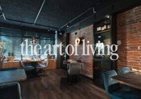 Horeca interieur en terras op maat gemaakt door Siebendesign.nl Wijnkast