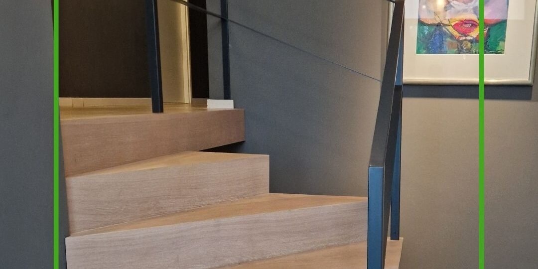 Stalen balustrade met trapleuning. Op maat gemaakt door Siebendesign.nl. Voor al uw maatwerk in staal